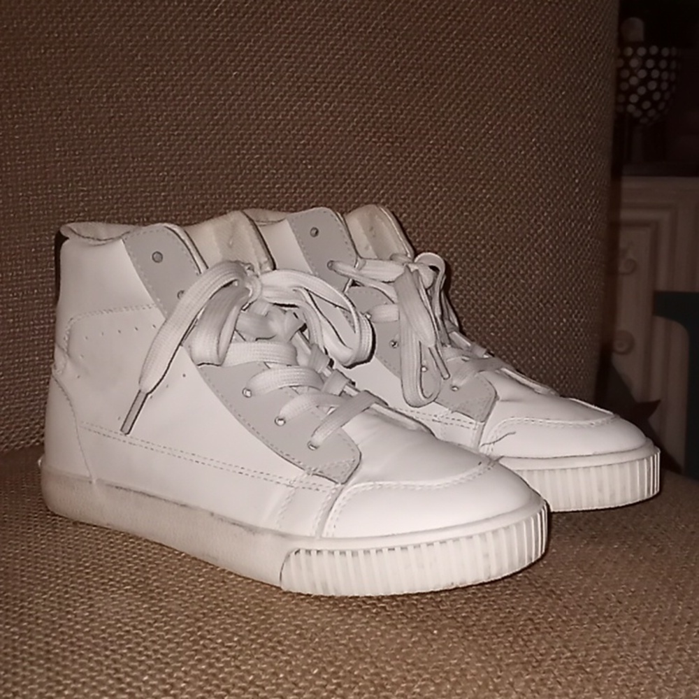 White Nautical Preppy Sneakers w/Star Size 3